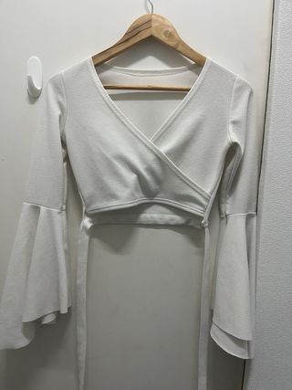 Blusa blanca manga acampanada