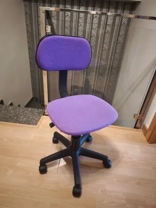 Silla de oficina giratoria lila