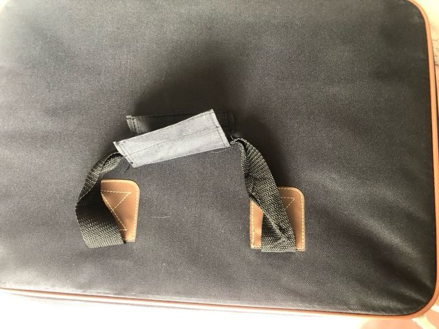 Set versatile: valigia, borsa sportiva e trousse nero/marrone