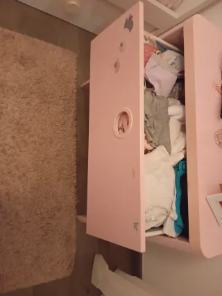 Armario y cómoda infantil niña rosa