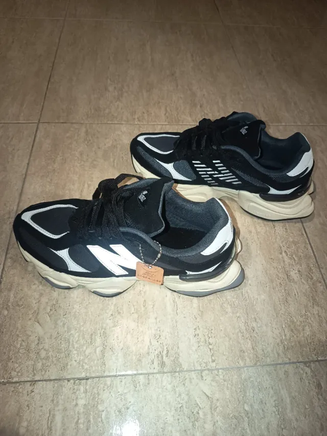 Zapatillas New Balance 9060 Negra y Blanca