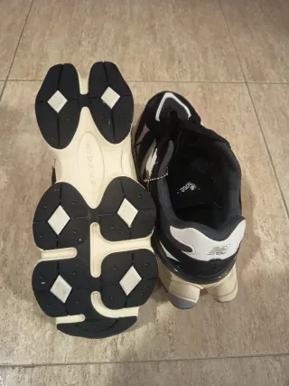 Zapatillas New Balance 9060 Negra y Blanca