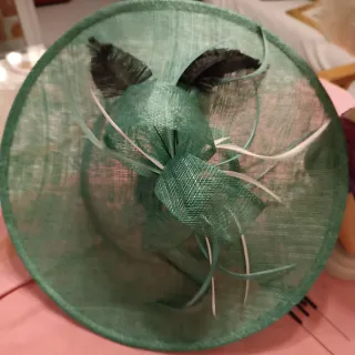 Tocado Pamela Verde y Blanco