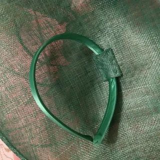 Tocado Pamela Verde y Blanco