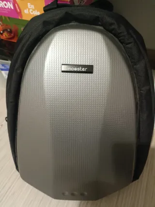 Mochila Mooster Portátil Negra y Plateada