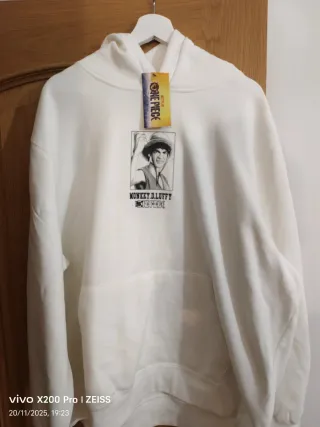 Sudadera Blanca con Estampado One Piece