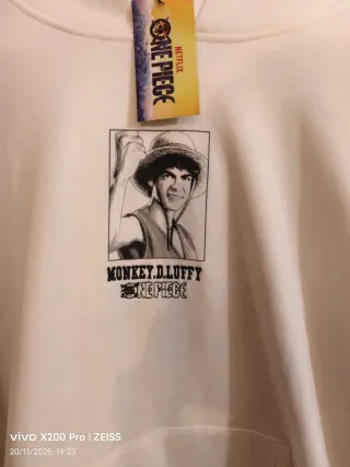 Sudadera Blanca con Estampado One Piece