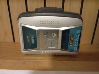 Walkman Aiwa TAI93 con Radio FM/AM