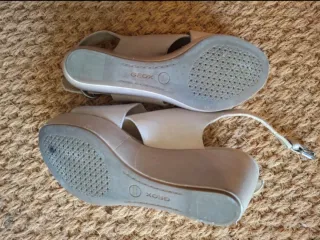 Sandalias Geox cuña mujer beige