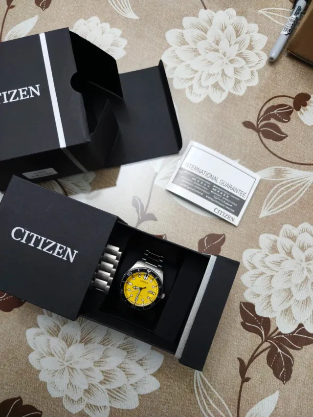 Citizen AW1760-81Z Reloj Eco-Drive Amarillo 334008
