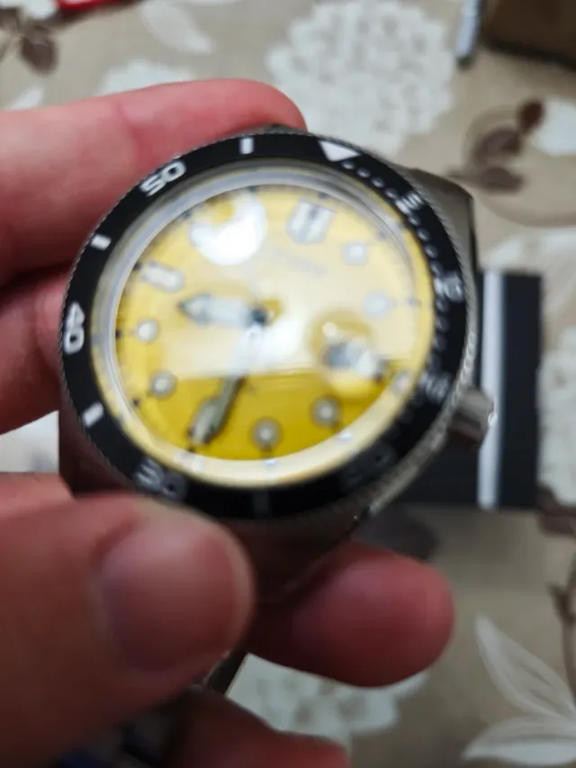 Citizen AW1760-81Z Reloj Eco-Drive Amarillo 334008