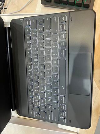 Dracool Custodia Tastiera per iPad Air 13 (M2/M3), iPad Pro 12,9" (6/5/4/3 Gen) con Trackpad Magic Type, 7 Colori Retroilluminati Bluetooth QWERTY Spagnolo Ñ, Nero