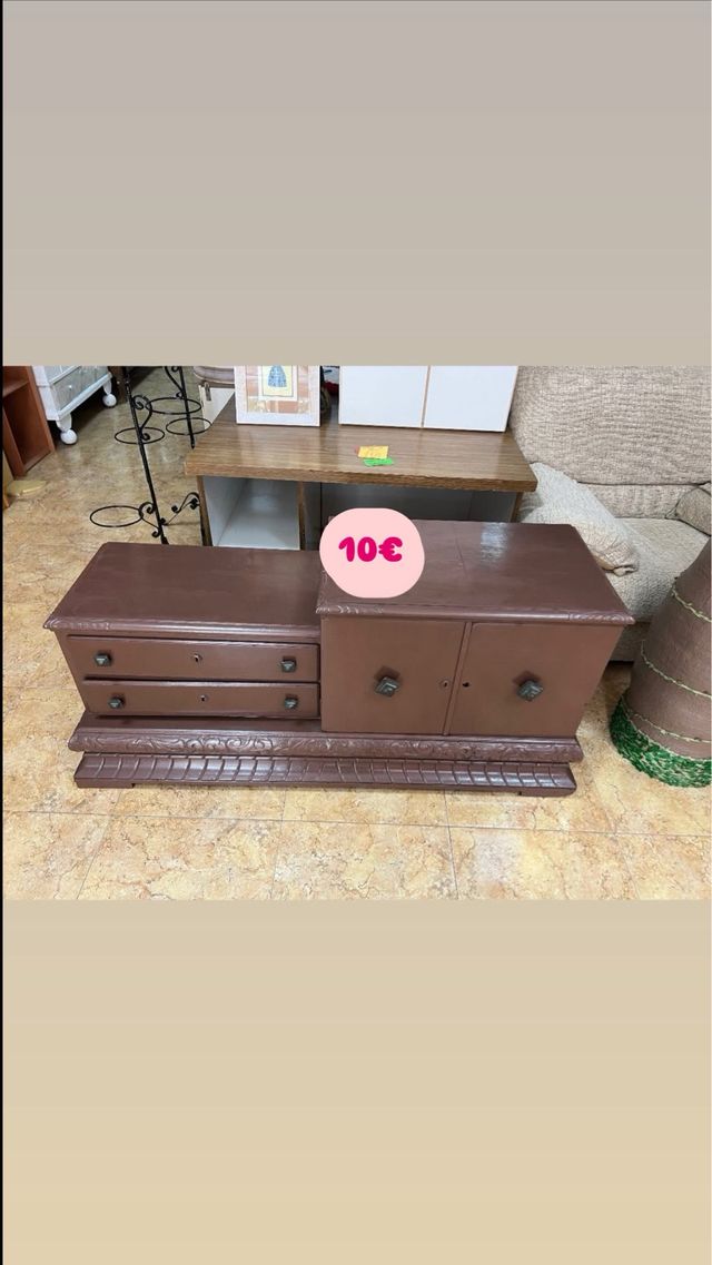 Mueble antiguo de madera