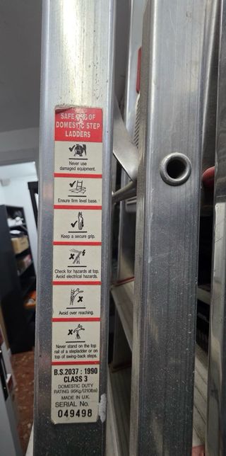 Escalera aluminio 7 peldaños, robusta