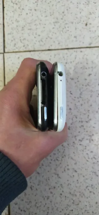 Dos iPhone 3...modelo A1303A y A1303B..los dos 30€