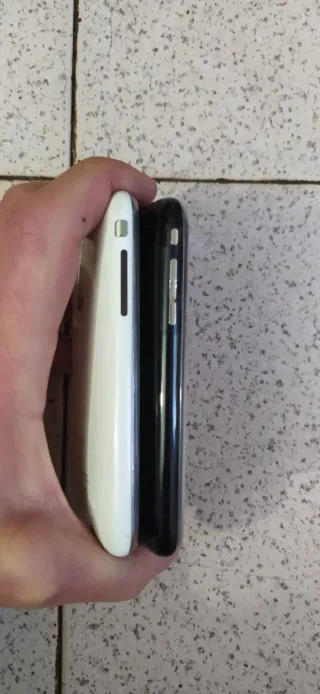 Dos iPhone 3...modelo A1303A y A1303B..los dos 30€