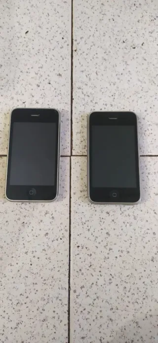 Dos iPhone 3...modelo A1303A y A1303B..los dos 30€