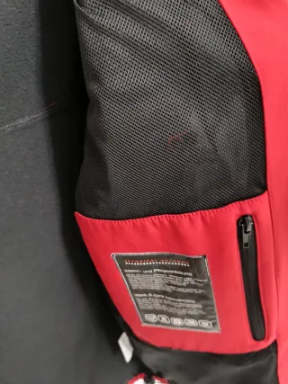 Chaqueta Softshell rojo/ granate.