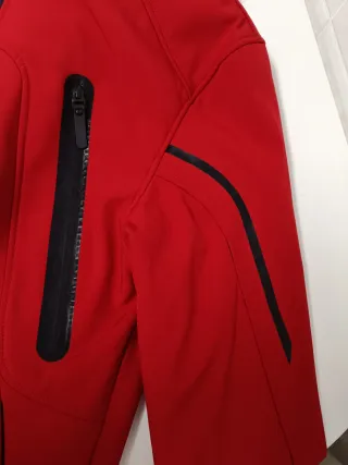 Chaqueta Softshell rojo/ granate.