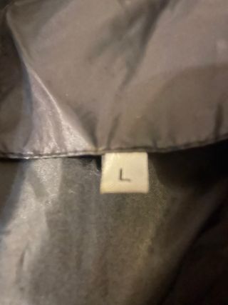 Anorak negro con capucha