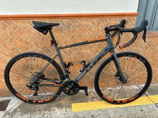 Cube Attain Shimano 105 + Accesorios.