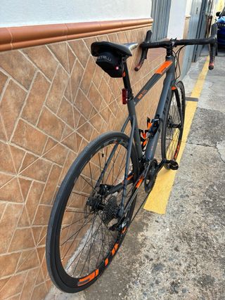 Cube Attain Shimano 105 + Accesorios.