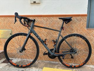 Cube Attain Shimano 105 + Accesorios.