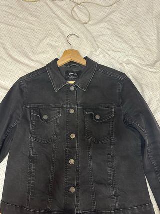 Chaqueta tejana Stradivarius negra Talla L