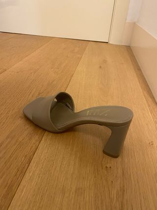 Zapatos Zara Beige Tacón Cuadrado