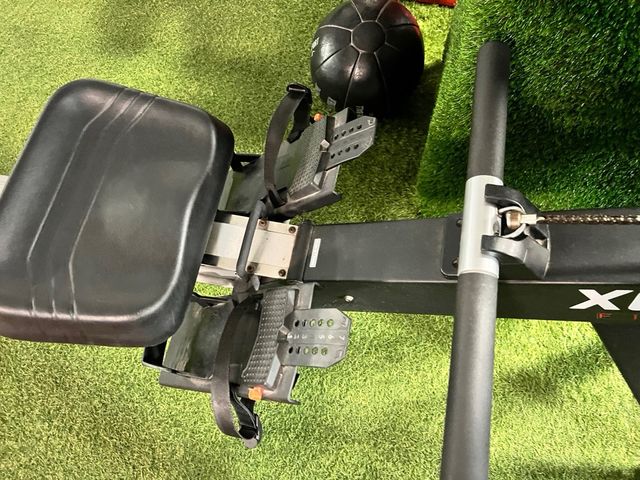 Máquina de remo Xebex Fitness Se vende por espacio