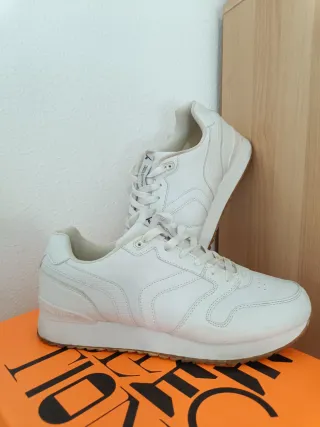 Zapatillas blancas básicas