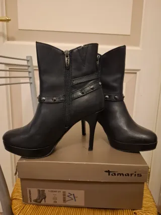 Stivaletti Tamaris n.39 con borchie