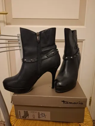 Stivaletti Tamaris n.39 con borchie