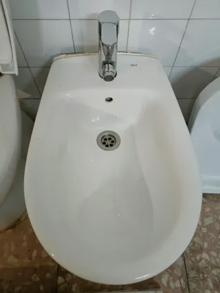 Lavabos, inodoro y bidet de cerámica