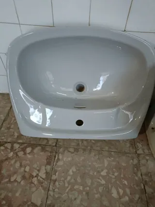 Lavabos, inodoro y bidet de cerámica