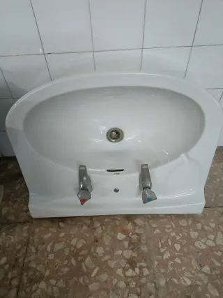 Lavabos, inodoro y bidet de cerámica