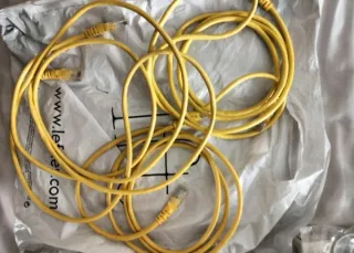 3 Cables Ethernet Amarillos