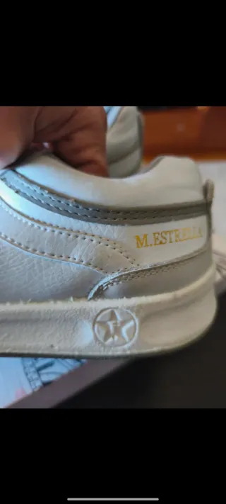 Zapatillas tenis mojado