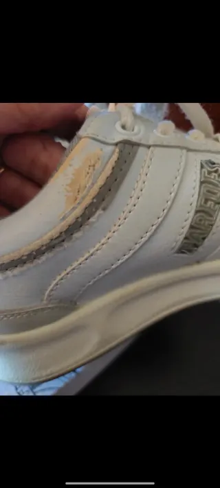 Zapatillas tenis mojado