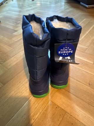Botas de nieve infantiles azul y verde. Talla 31