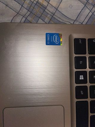 Portátil Asus AMD E3 Negro no  tiene cargador