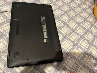 Portátil Asus AMD E3 Negro no  tiene cargador