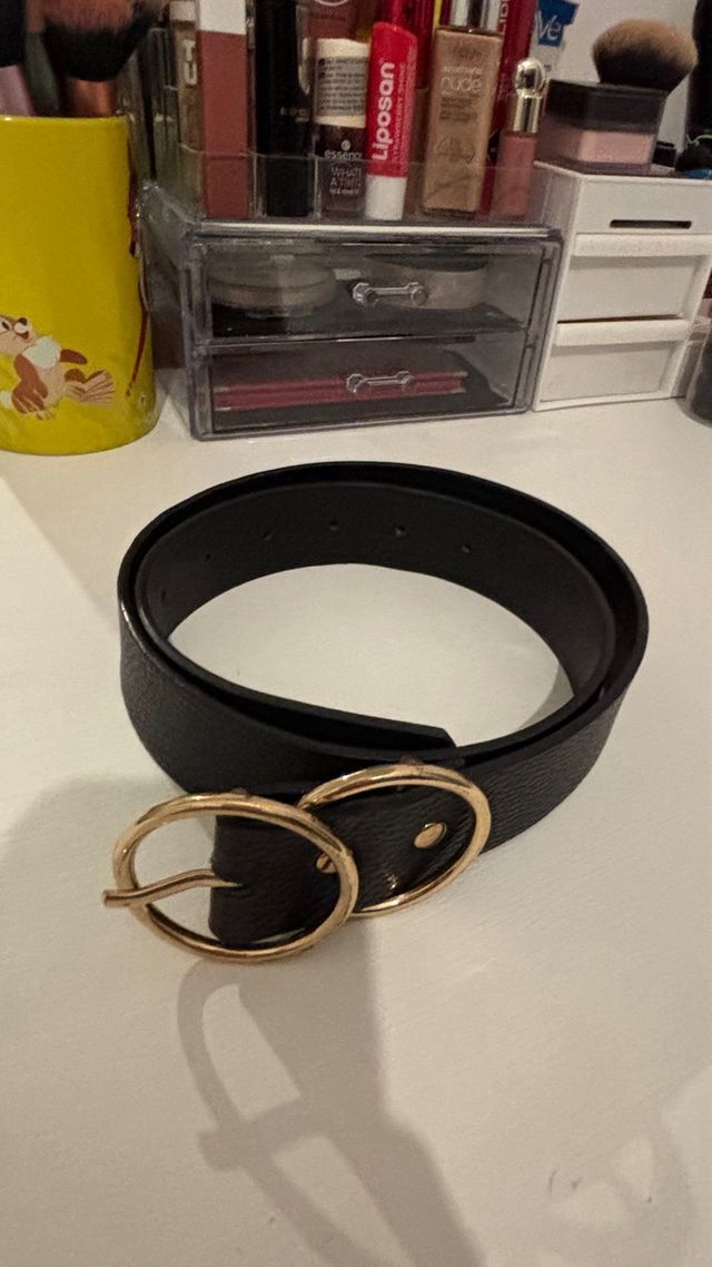 Cinturón Negro con Hebilla Doble Dorada