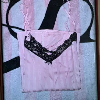 Camiseta satén Tezenis rayas encaje negro