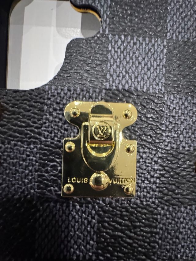 Cover iPhone 16 Louis Vuitton