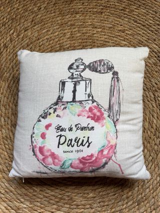 Cojín decorativo perfume Paris Primark