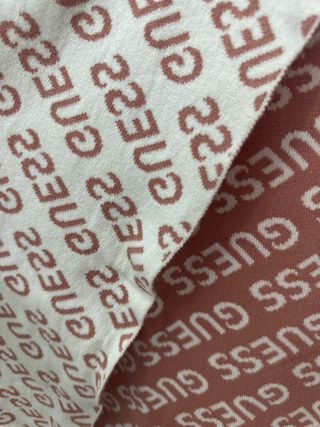 Bufanda Guess Beige y Marrón