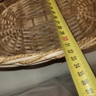 Cesta ovalada de mimbre con asas