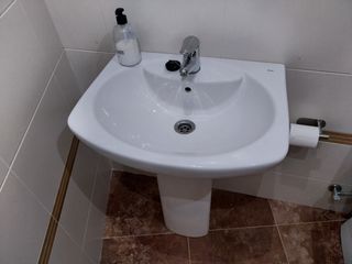 Lavabo de pie blanco