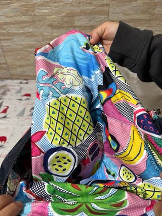 Borsa Carpisa nera con tracolla colorata